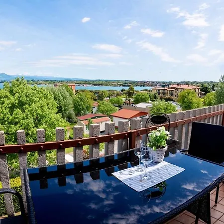 Casa Christina Rentals-24 Apartment Peschiera del Garda
